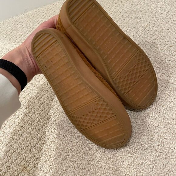 EUC Gap Boys Suede Boots Brown Sz. 2 - Picture 4 of 6